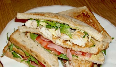 recettes Chicken & Bacon Club Sandwich et Burger au cordon bleu, ou la junk food pour les gourmets