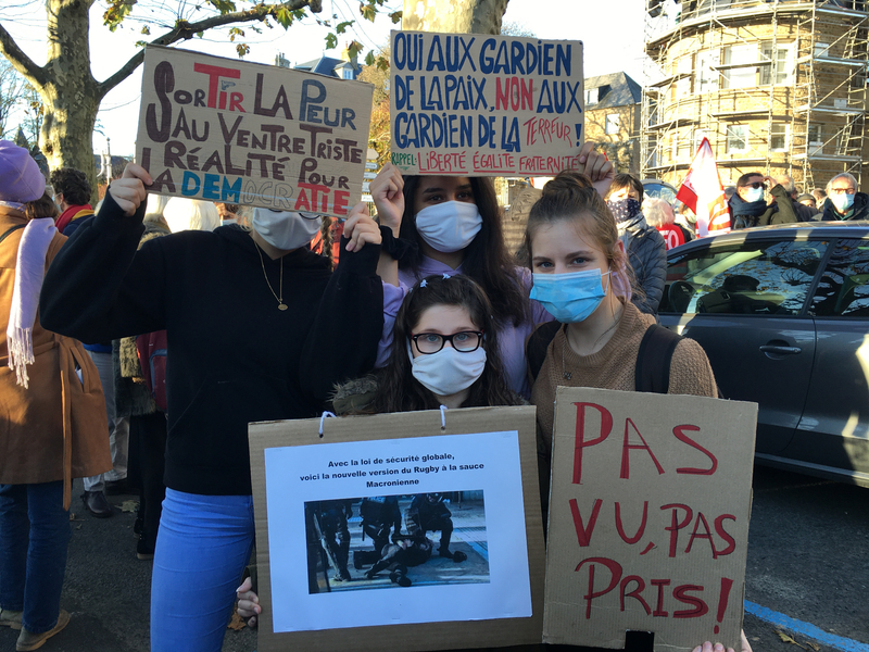 loi sécurité globale_Avranches_rassemblement_2020_jeunesse_pencarte_28 novembre 2020