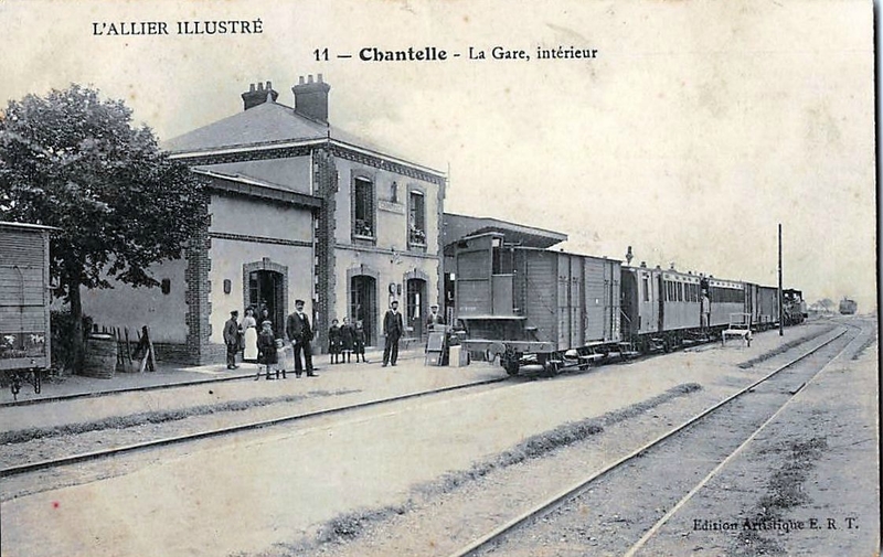 chantelle-la-gare-et-le-train-tramway-ligne-de-varennes-sur-allier-commentry