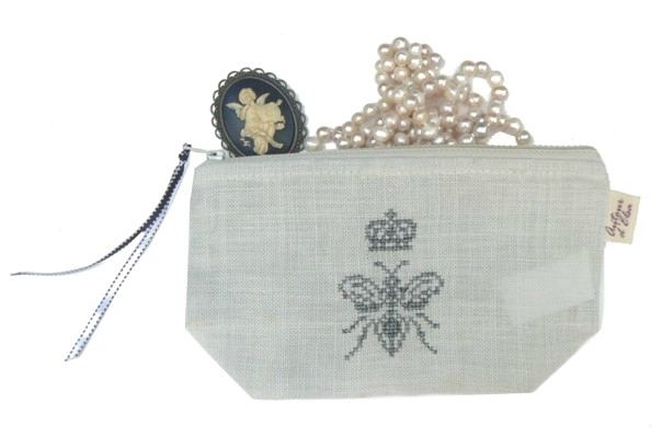 PetiteAbeilleAvecCouronne Small