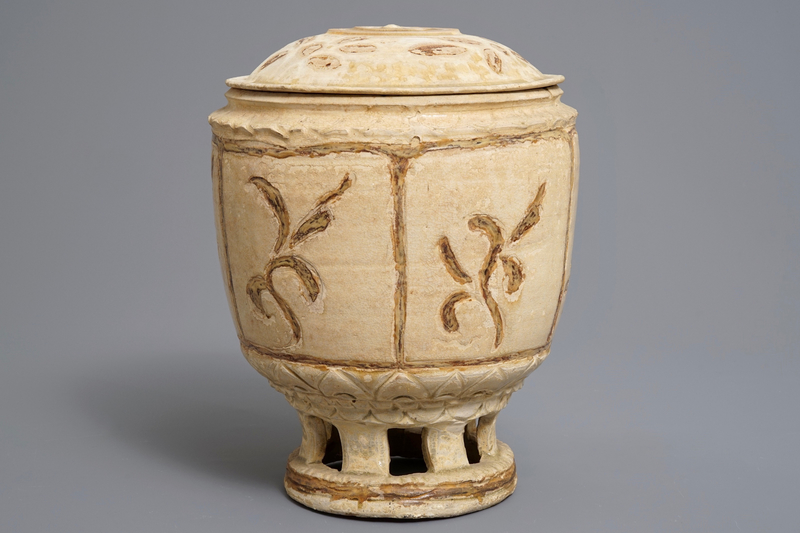 a-vietnamese-bowl-and-cover-on-reticulated-stand-tran-dynasty-13th-15th-c-2