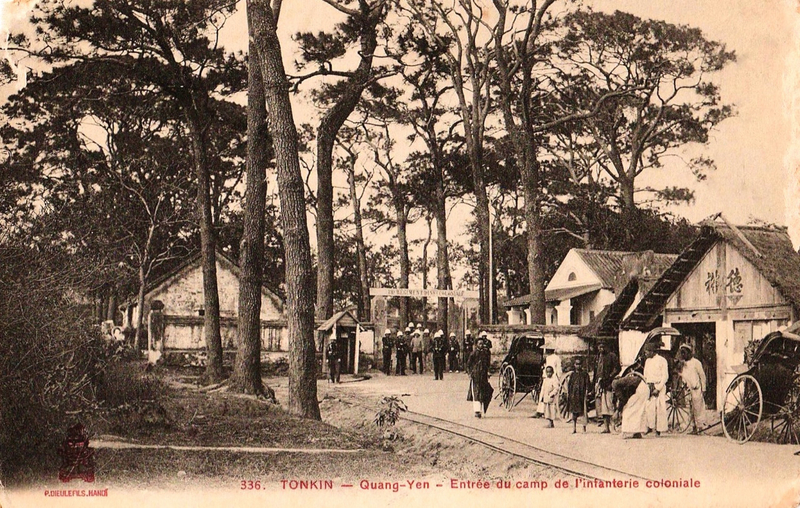 Tonkin, entrée camp du 18e inf coloniale