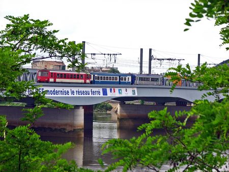 Travaux_nouveaux_pont_Garonne_trains_120