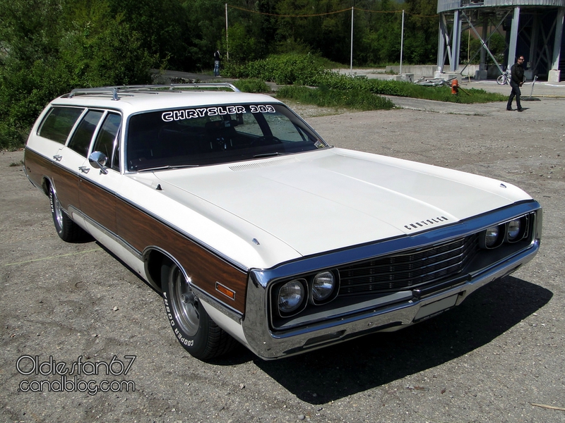 chrysler-town-and-country-1970-01