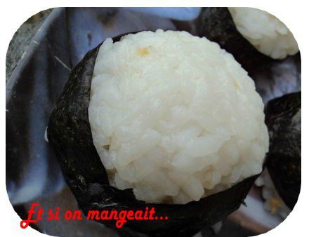 Onigiri recettes legumes Tofu et onigiri, bento pastel