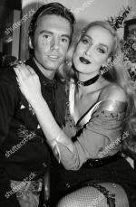 Jerry_Hall-1990-02-01-london-lyric_theatre-Bus_Stop-backstage-2-1