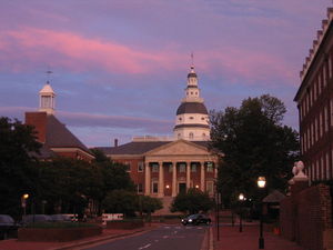 800px_2006_09_19___Annapolis___Sunset_over_State_House