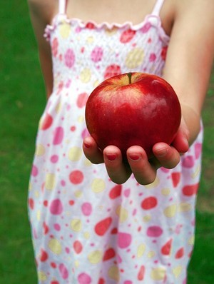 Happy_apple_by_Pink_Sherbet
