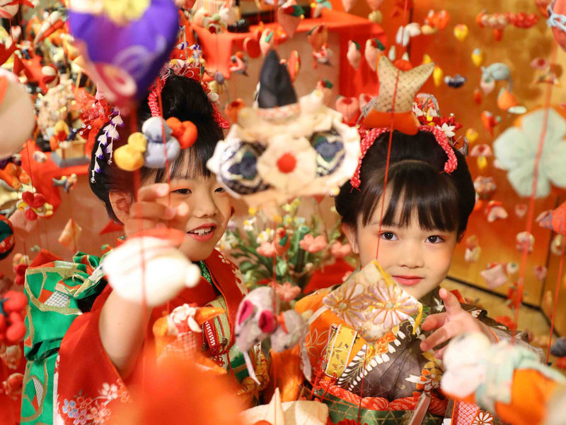 Japan-Hidden-Wonders-Hina-Tsurushi-Kazari-Color-the-Streets-of-Inatori-For-Girls-Festival-005-e1580463536815