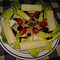 Salade composée au thon et tomates à l’ail noir