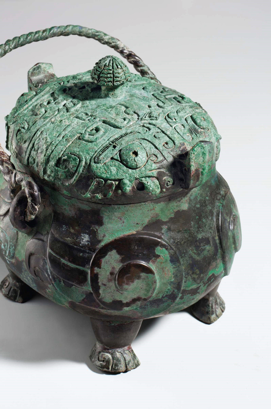 2013_NYR_02689_1220_001(a_very_rare_and_exceptional_bronze_ritual_owl-form_wine_vessel_xiao_yo) (2)