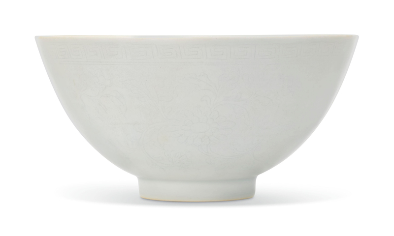 A large white-glazed anhua-decorated deep bowl, lianziwan, Yongle period (1403-1424)