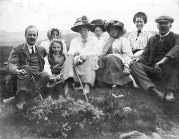 Eileen Rutherford - Ernest Rutherford - Otto Darbishire - Cary Schuster and her Daughters in Scotland in 1911