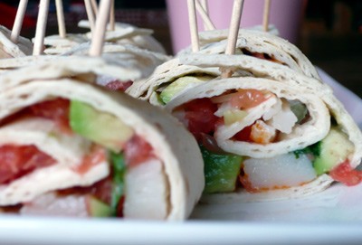 Roulade fraîcheur: surimi, avocat, pamplemousse et menthe recettes entrees cuillère apéritive avocat et surimi...