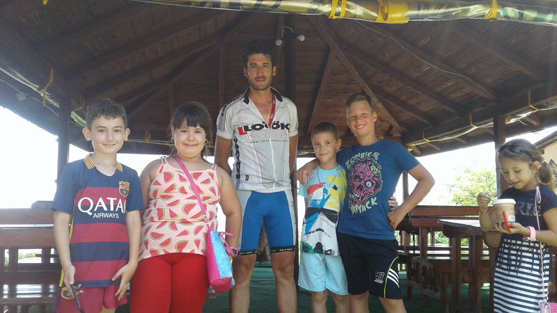 1-16 avec des enfants bulgares
