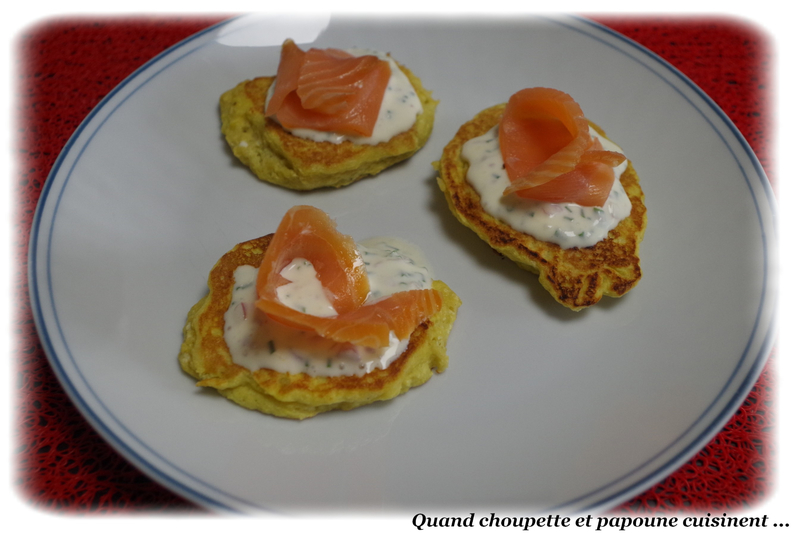 blinis de pommes de terre, crème acidulée, truite fumée-2520