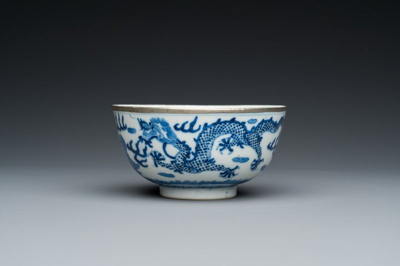 a-chinese-blue-and-white-bleu-de-hue-bowl-for-the-vietnamese-court-in-hu-thieu-tri-and-minh-mang-mark-19th-c-4