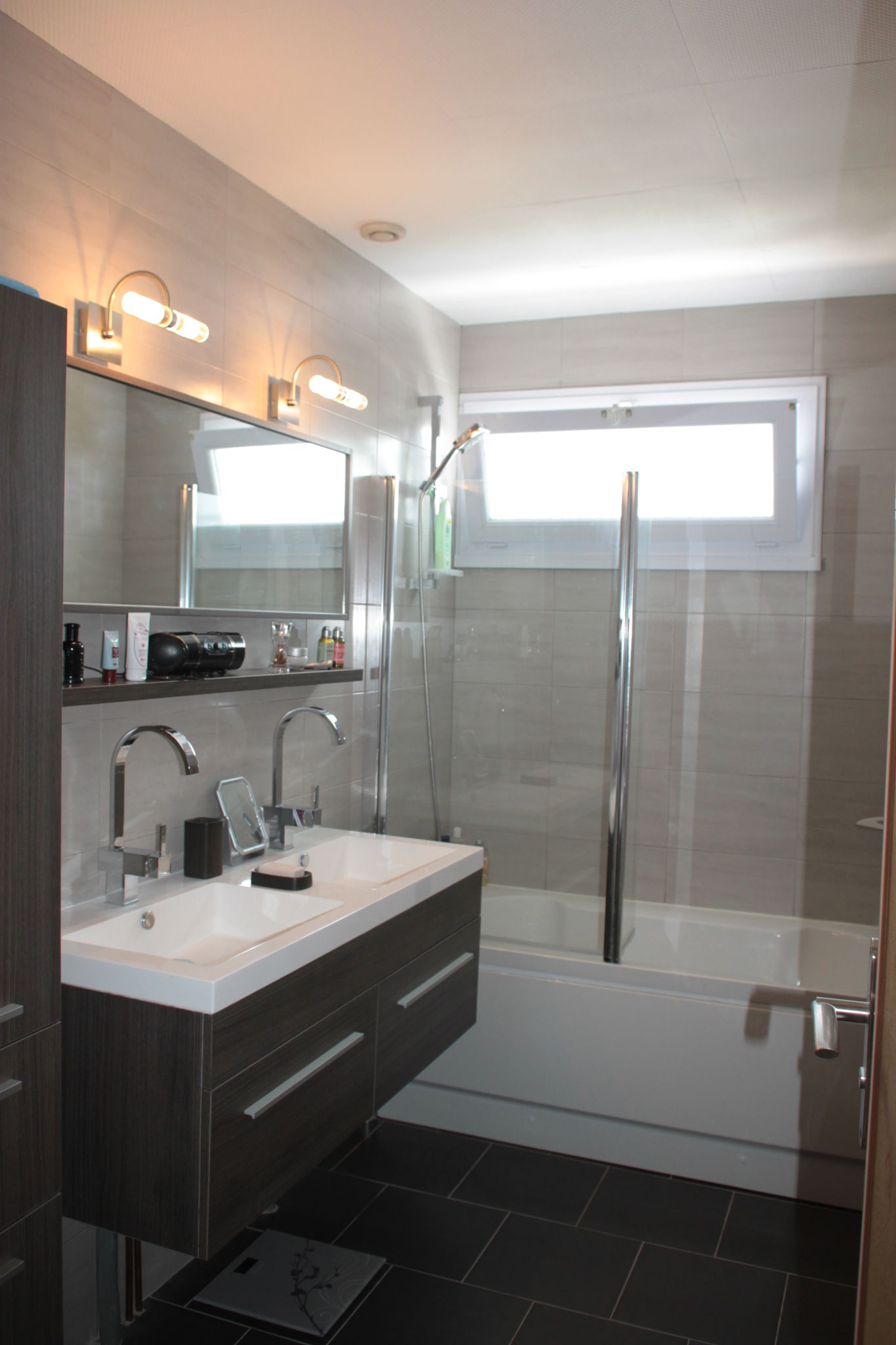 Salle De Bain Gris Clair Double Vasque Suspendu Album Photos Salle De Bain Gris Clair Double Vasque Suspendu Album Photos