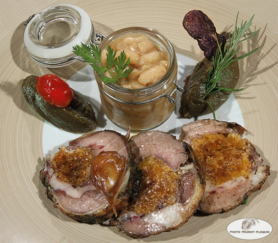 Gigot_d_AGNEAU_roti_aux_herbes_et_fruits_secs_caviar_d_aubergines_et_haricots_blancs_Restaurant_du_Pont_a_Ambialet_81