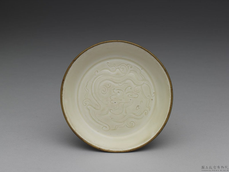 Dish with incised chi-dragon pattern in white glaze, Ding ware, Northern Song-Jin dynasty, 12th-13th century-