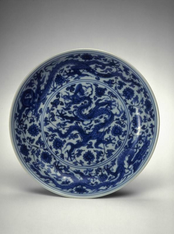 Plate with dragons, Ming dynasty (1368-1644), Reign of the Zhengde emperor (1506-1521)