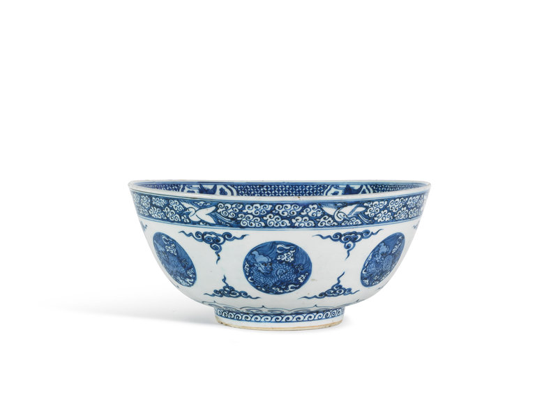 A large blue and white bowl, Jiajing period (1522-1566)