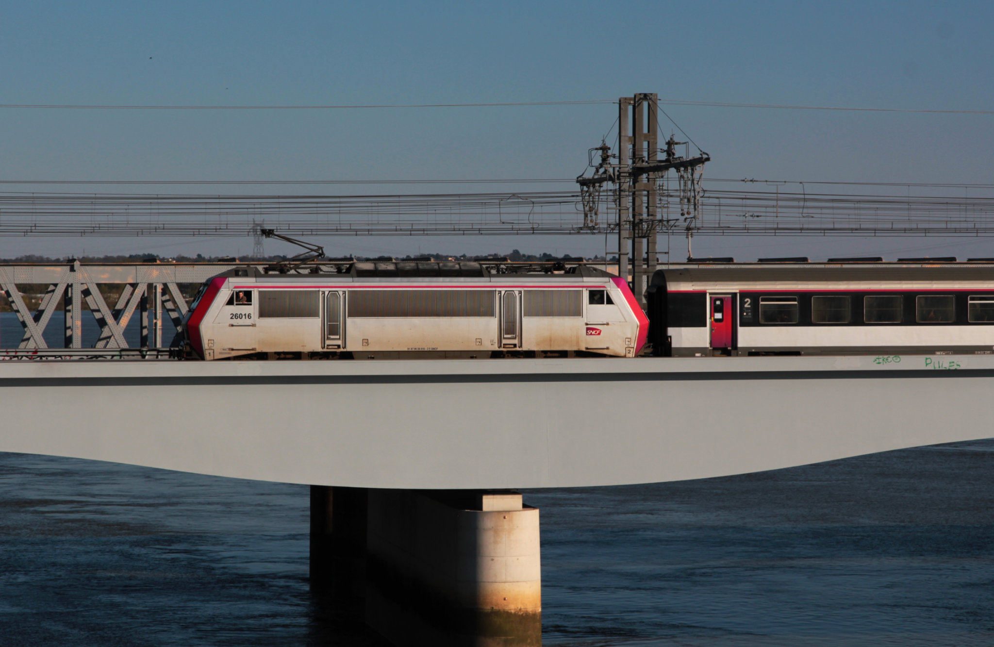 BB 26016 sur le pont Garonne, Bordeaux