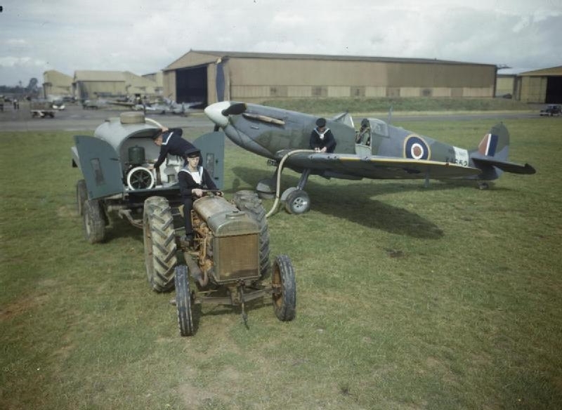 Ground_Crew_Working_on_Fleet_Air_Arm_Aircraft_at_Rnas_Yeovilton,_September_1943_TR1275