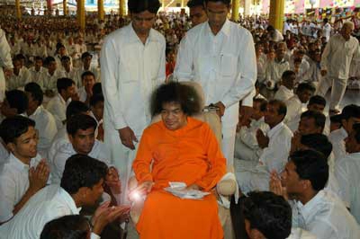 201103_sai_baba_blessing_semi