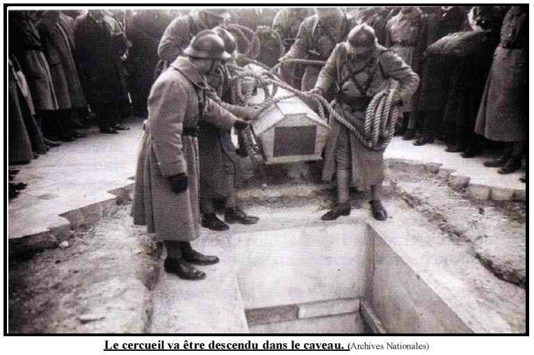 Descente du cercueil du soldat inconnu