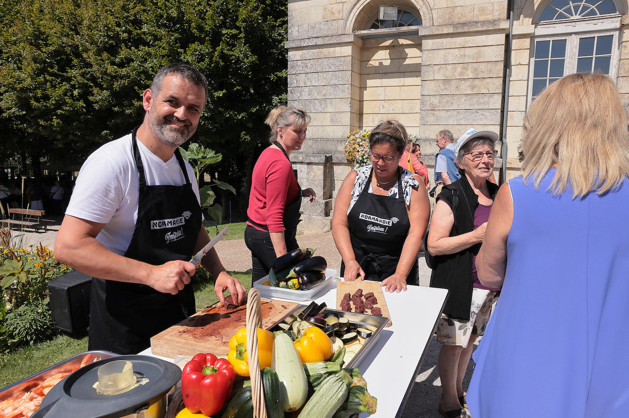 27. La fête dans les jardins de l'hôtel de ville