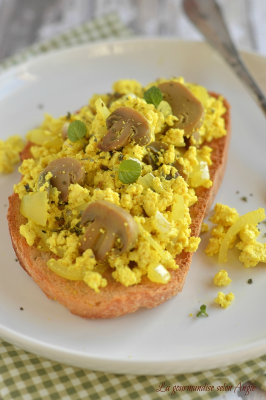 tofu brouillé aux champignons vegan 1