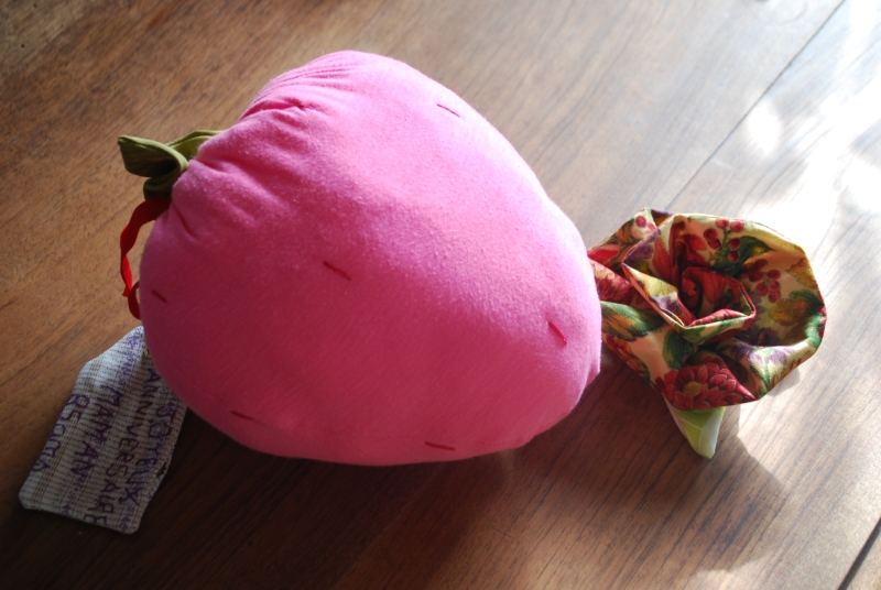 fraise coussin + fleur