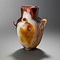 Le «Vase Dashkov», vase à anses en <b>sardoine</b>, probablement Rome, Ier siècle apr. J.-C.