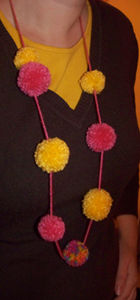 collier_pompons