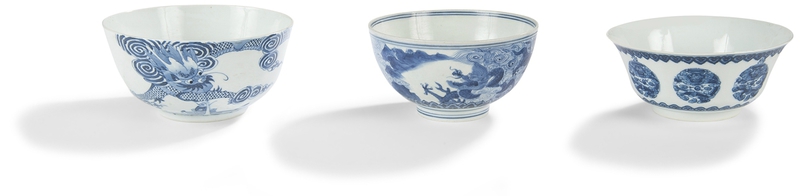 Ensemble comprenant trois coupes en porcelaine bleu blanc, Chine pour le Vietnam, XIXe siècle