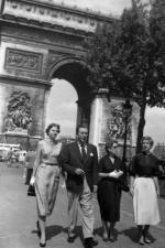 Walt, en viste à Paris avec sa femme Lilian en 1935. 