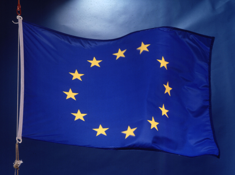 euroepan_union_flag_hanging