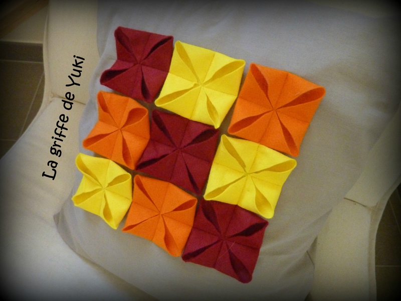 263 - Housse de coussin avec carrés en origami (2)