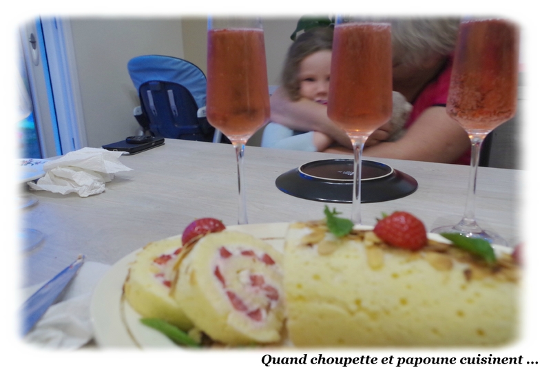 roulé aux fraises-9476