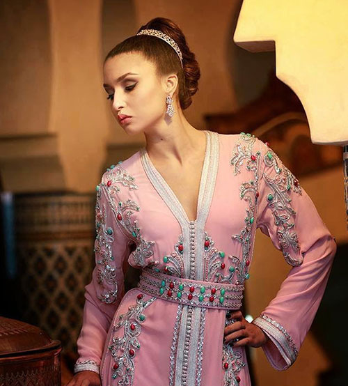 caftan marocain broderie rose perlé