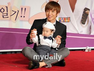 Leeteuk_Sistar_Hello_Baby_4_1_