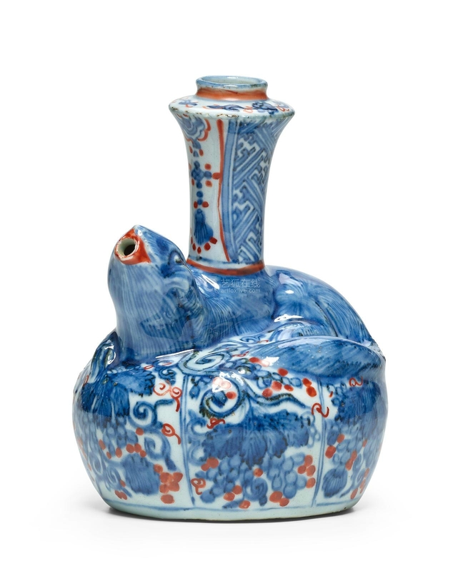 A rare squirrel-form underglaze blue and iron-red porcelain kendi, Ming dynasty, Wanli period (1573-1620)