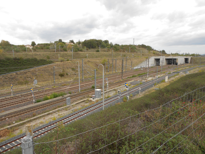 Valence-TGV, raccordement Grenoble voie 5 (1er plan) inaccessible depuis Lyon. Cl. RDS