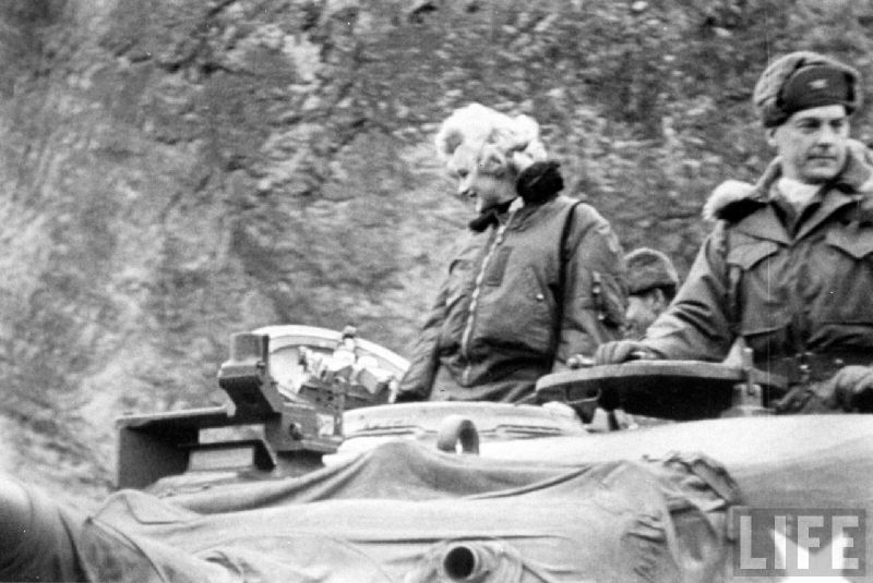 1954-02-17-korea-grenadier_palace-tank-030-1