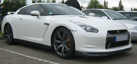 Nissan_skyline_GTR__Rencard_Vigie__01