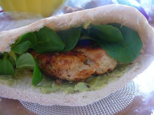 Pita_au_beignet_de_poulet_et_creme_d_avocats_2