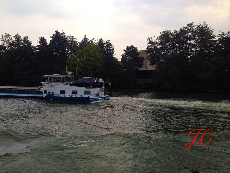 Martinique et sa barge Caraïbes montant à la sorti de l ile de pontoise le 240914 07