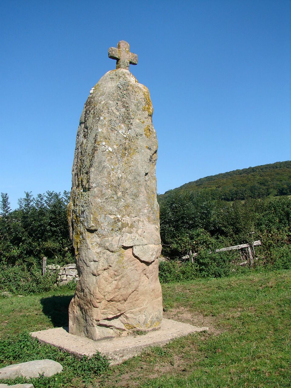 Brancion menhir 10