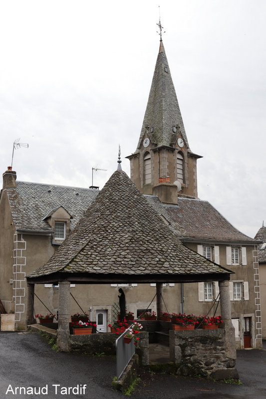 001266 Aubrac Juin 2023 - Aveyron - Curières - Eglise et Oratoire